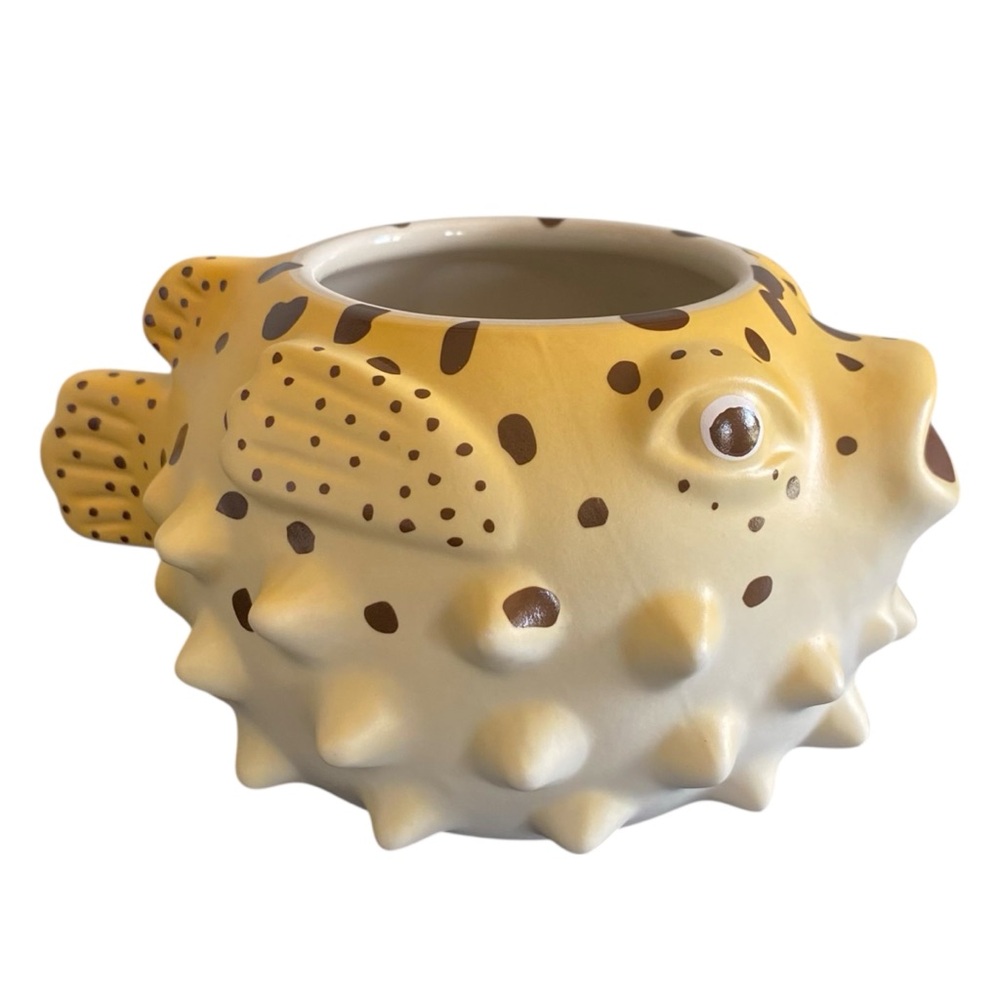 Trader Vic’s 3D Yellow Puffer Fish Ceramic Mug Drinkware cup